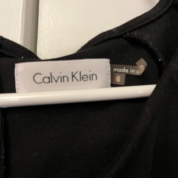 Calvin Klein Zipper detail dress. Size 6 - Picture 2 of 3